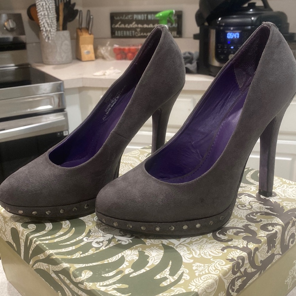 Limelight size 8 grey suede high heels.